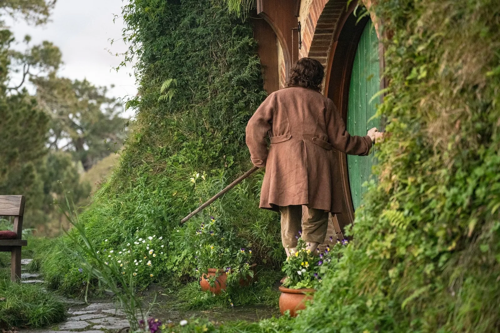 La Traque de Gollum : Warner Bros. dévoile 10 nouvelles photos de tournage prises à Hobbiton
